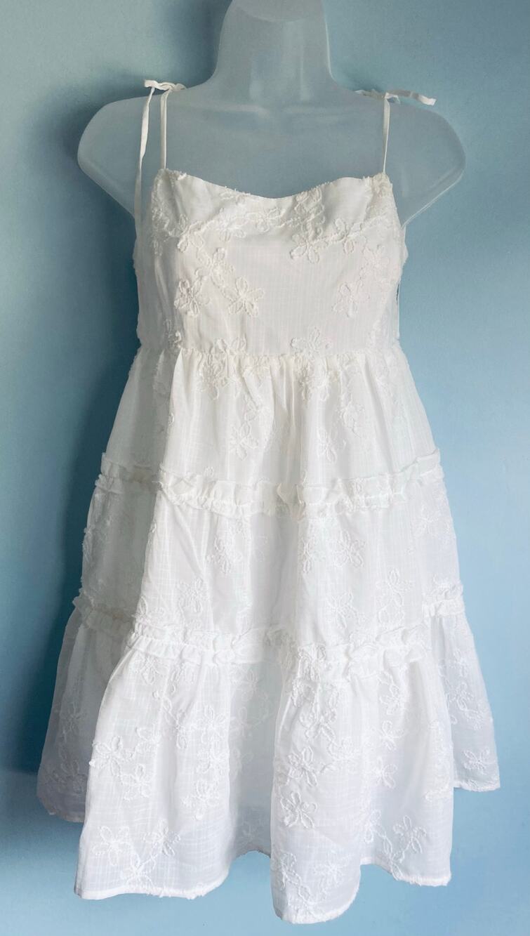 White Summer Dress Floral Embroidery All In Favor Medium NWT